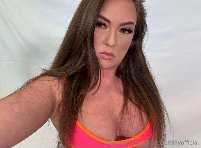 Am I seeing you tonight at my liveshow? 9PM EST 💋