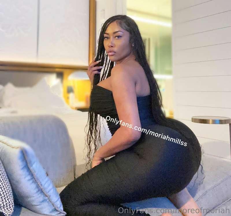 I think black is my color, do you agree with me? Comment😉