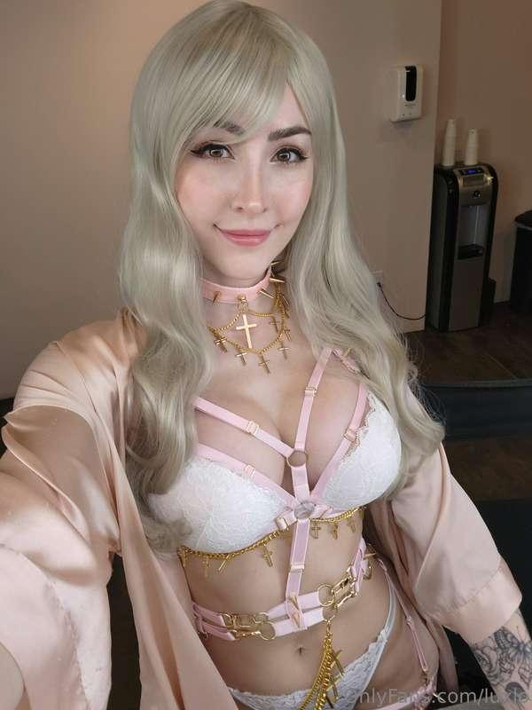 a little dommy mommy lux look today 😌🙏