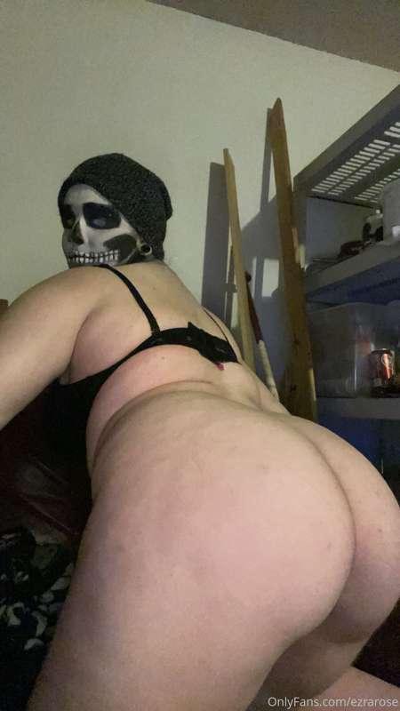 💀 🍑