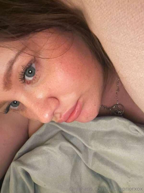 So glad to be in bed, wish you were here 😘