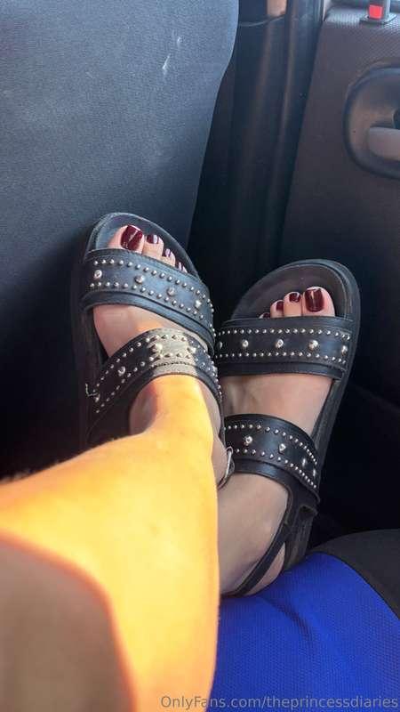Happy TOESdsy everyone 💋💋