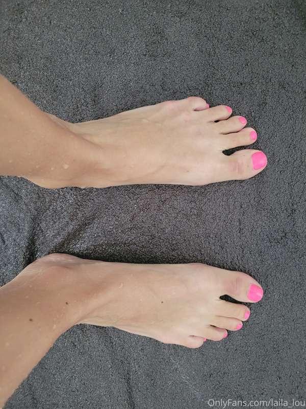 Full Video of stepping around and playing with this wet towe..