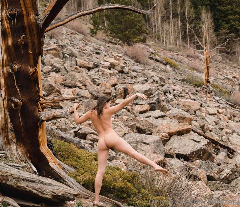I love making nude art in nature 🥰 TBT 