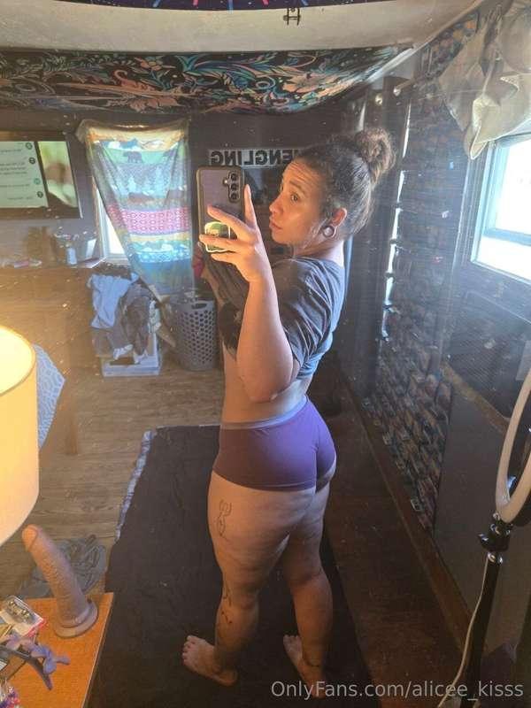  Follow @emmloomis 🍑 her page is all inclusive with NO PPV 🚨..