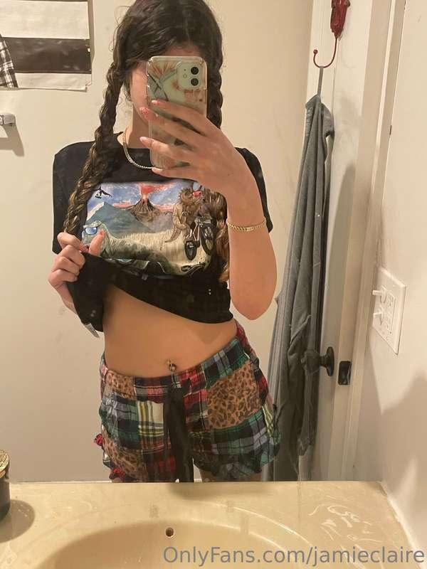 Dirty mirror dirtier girl