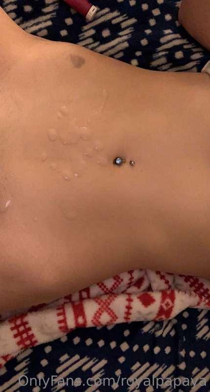 Cum on my tummy, daddy🤭🤤🤤