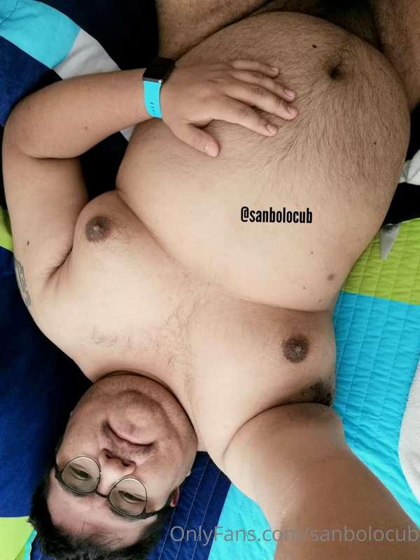 Que rico despertarse tarde... 🌇  onlyfans.com/sanbolocub 🍆🔥🍑..