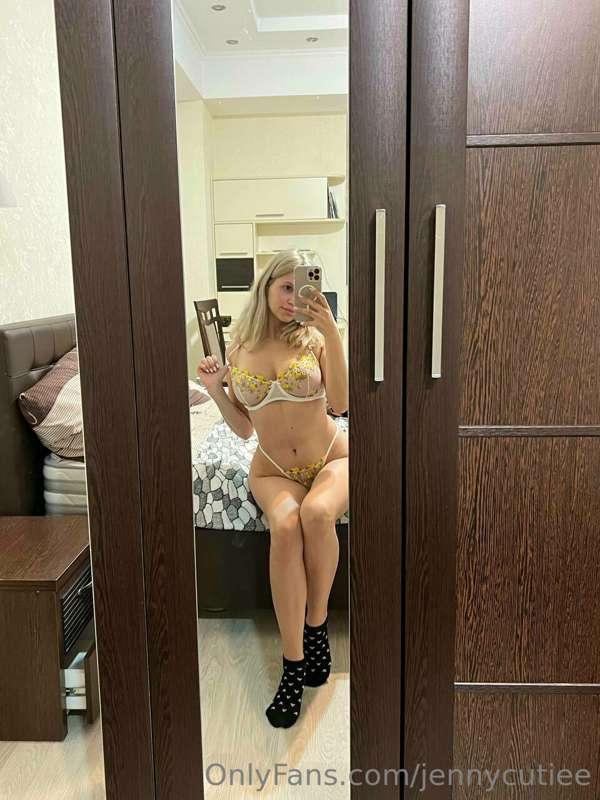 Trying out my new lingerie 🙈 wanna see a custom video of me ..