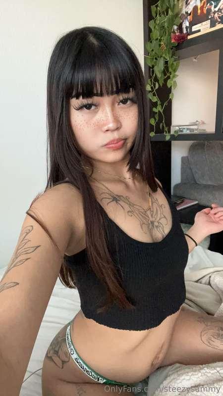 It's hard to have a cute face while being naughty 😏