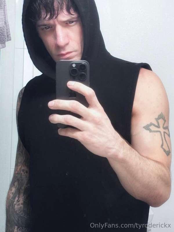 The hoodie still on for now.. Morning tease before work🔥 wan..