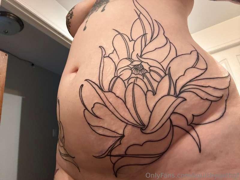 Y’all can be the first to see the outlines of my new tattoos..