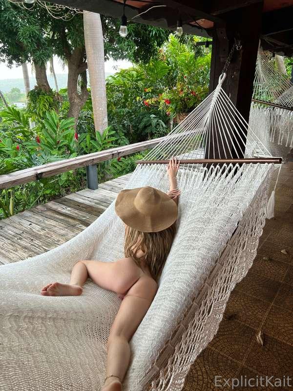 can we fuck right here ? 🌴