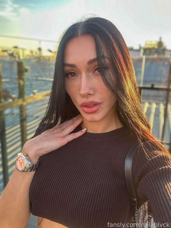 A little warmth in my posts✨



#bimbo  #faketits #bigtits #facial  #goddess  #bigboobs #petite #small  #beautiful #outdoors 