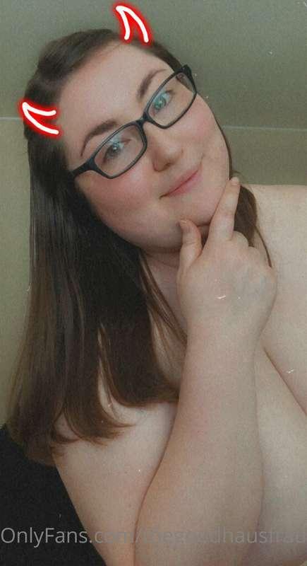 Deciding if I like using my new hair brush dryer thingy. Smo..