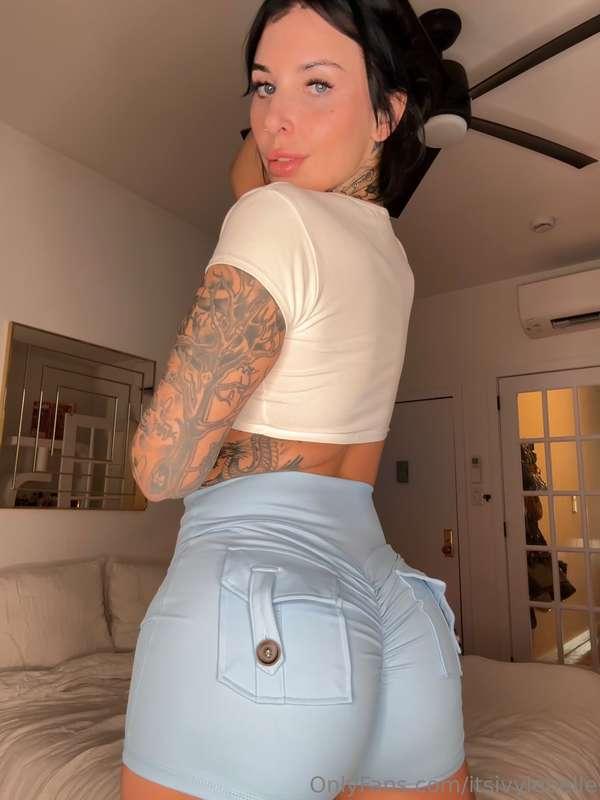 Want to help me do my morning stretches? 😚