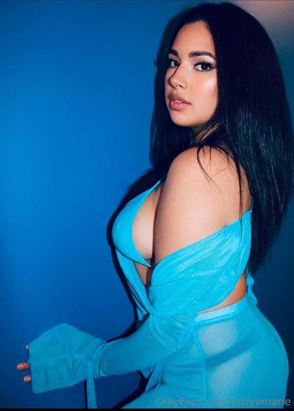 You like me in blue?? Or better in nothing at all? 😏💙💦