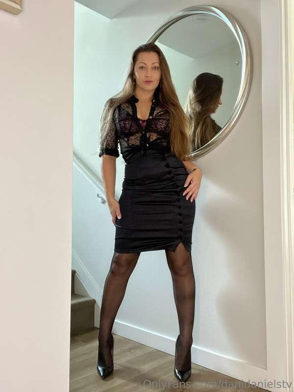 Does it all come off? Find out here @akaDaniDaniels