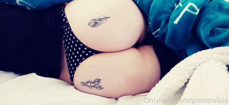 Would you pull my panties aside and play with my holes ? 👉👈