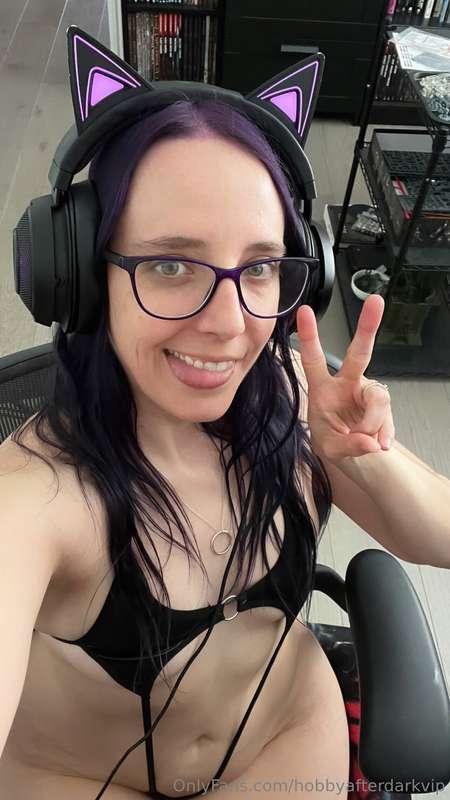 Me earlier today before recording May’s VIP video! Can you g..