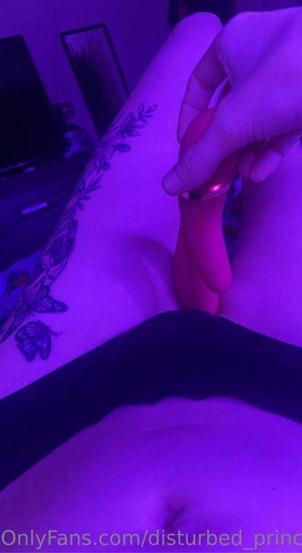 photos from my toy play videos still to cum💦😘♥️😈