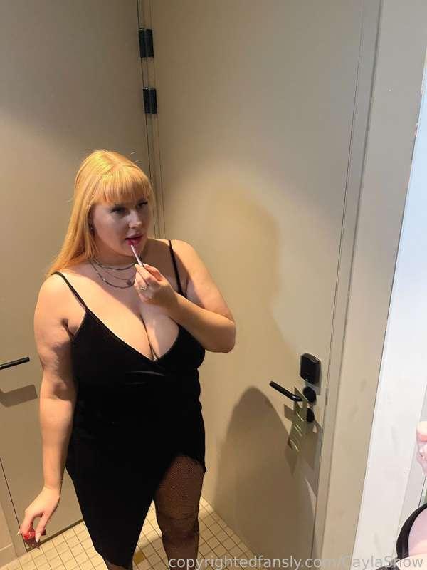How do you treat me? 😈

#fyp #doggy #blowjob #cowgirl #squirt #sextape #customs #dickrates #bigtits #fatass