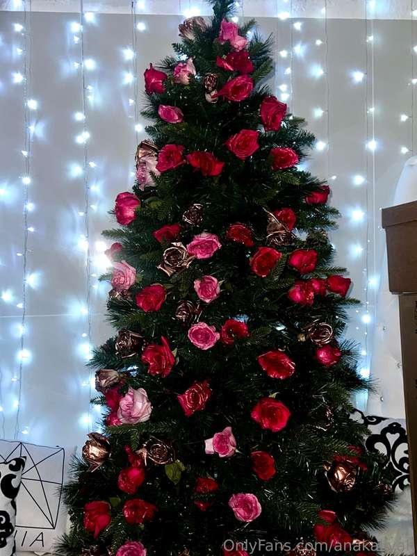 I just finished my tree. I’m tired. I’ll probably add some m..