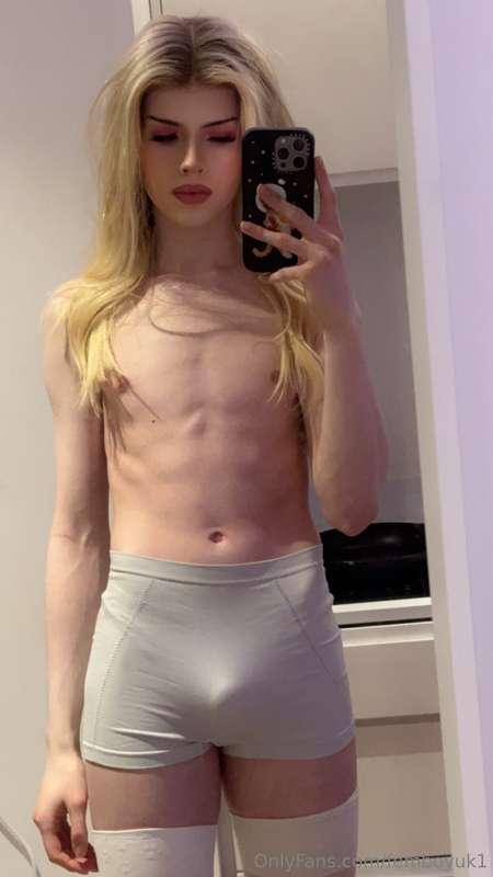 femboyuk1 image #0