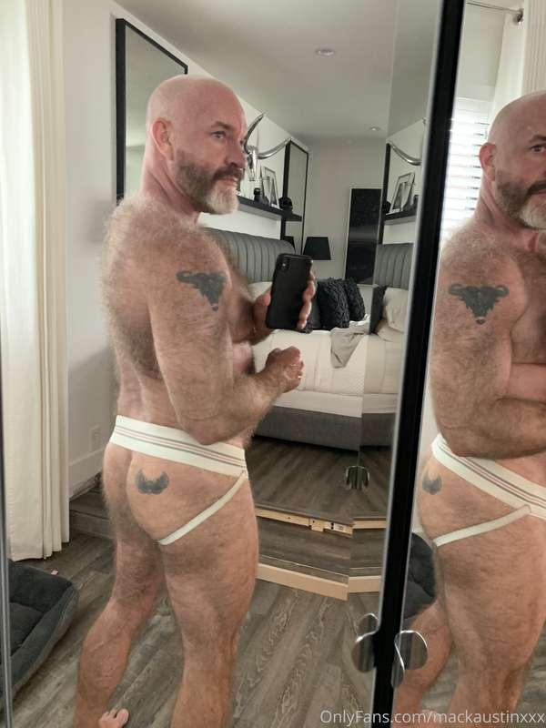 Happy hump day! Y’all have a great day 😈