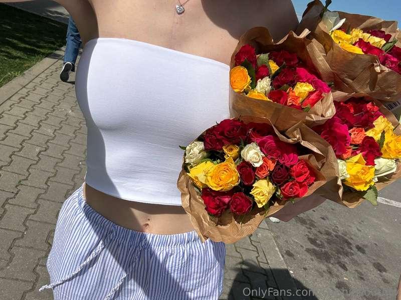 Flowers are the easiest way to my heart 💋😘
