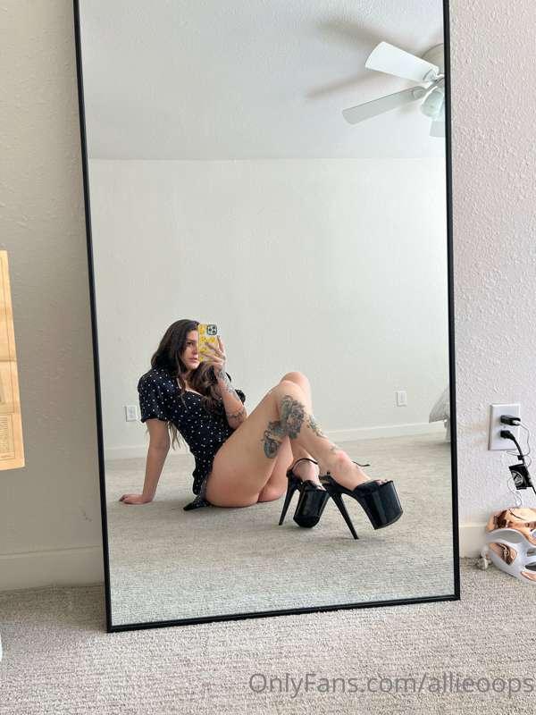 I forgot to put on panties again 🙈