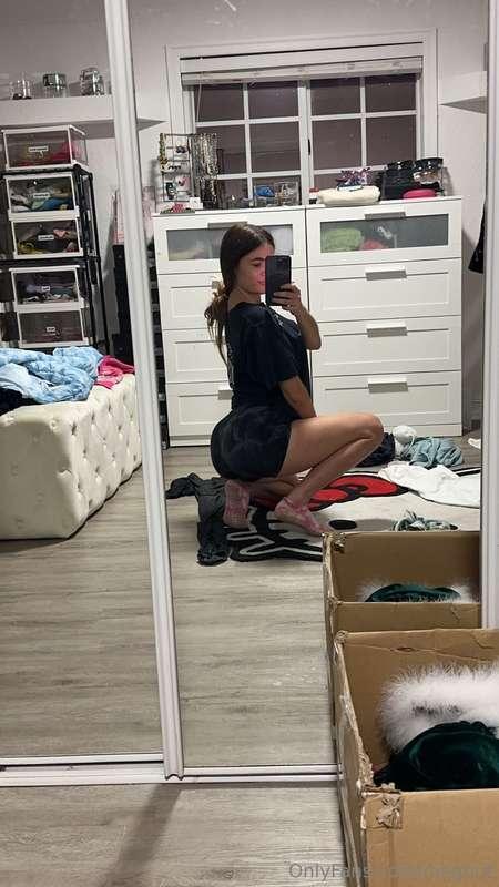 Found these pics. Thought my 🍑 looked good. Decided to post ..
