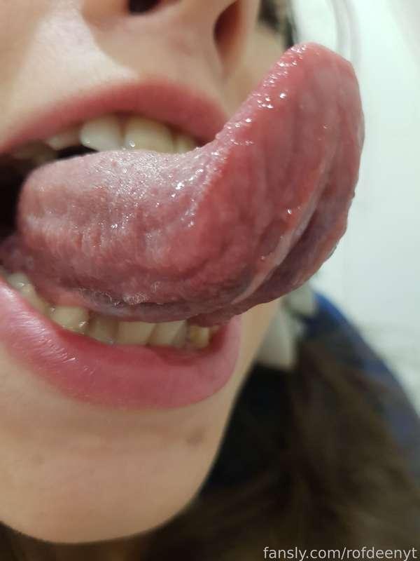 Suck? Suck!

#fyp
#rofdeenyt #sexy #fetish
#tongue #longtongue #bigtongue #tonguefetish 
#wettongue 
#closeup
#lips 
