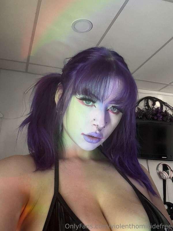 Just your friendly rainbow goddess here to brighten your fee..