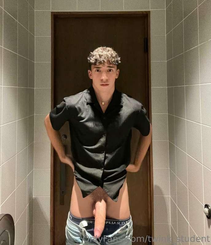 😈