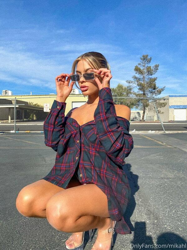 Who said a baddie couldn't pull off some flannel? ??