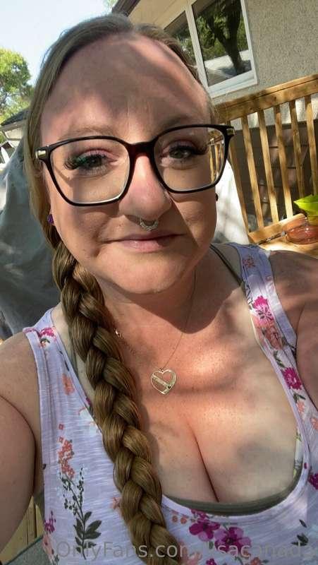 Backyard BBQ Baby! 🍗 ☀️ 🍺 I’m so burnt from yesterday 😂 😅 ☀️