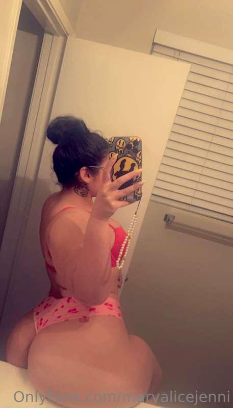 That ass looks so good 😮‍💨🍒