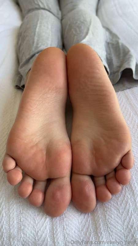 POV cum on feet - my feet made you so hard. You started stro..