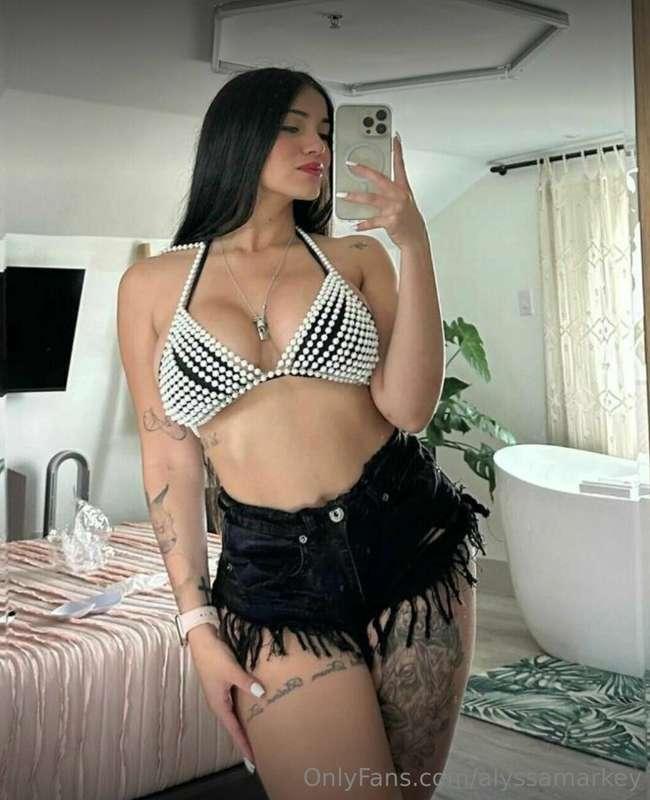 OMG 🤫 My naughty friend @yourcocoqueen   just texted me that..