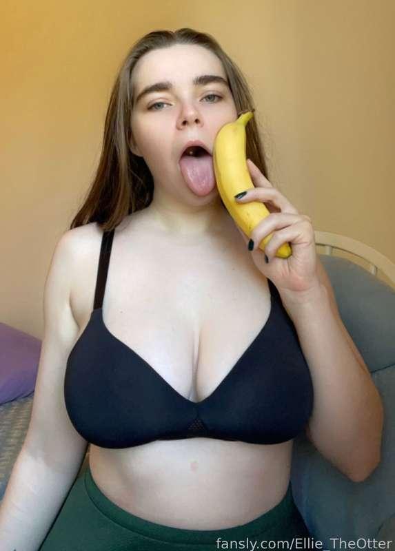 Mmm time for a snack 💦🍌

#paleskin #tongueout #longhair #bigboobs #cleavage #banana #foodporn #tease #worship #girlnextdoor