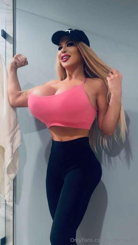 Let's start the new week strong 🩷