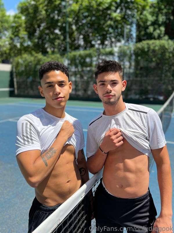 MY VOLLEYBALL PARTNER FUCKED ME... BUT THEN HE GOT ON 4 FOR ..
