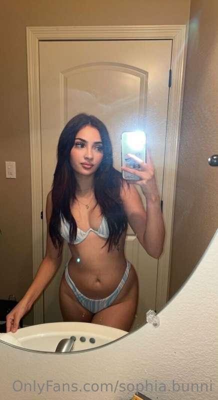 Show me some love 💕 Hit my DMs too if you love my bikini 😉👙