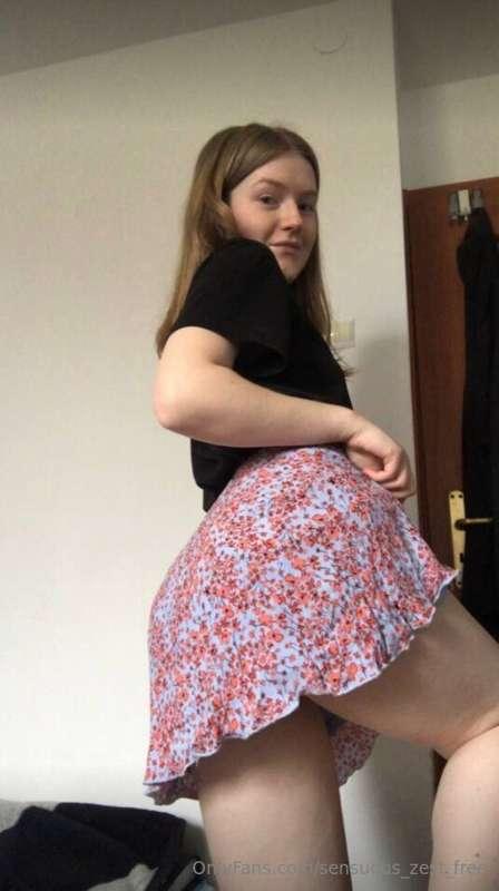 Oops, this skirt is so easily lifted up…

@wendy_baby_girl💕@..
