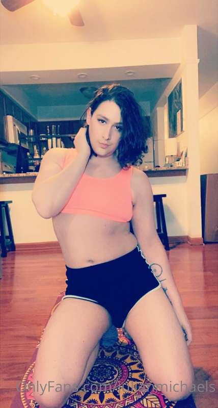 Got them morning stretches in🤗 have a good weekend!