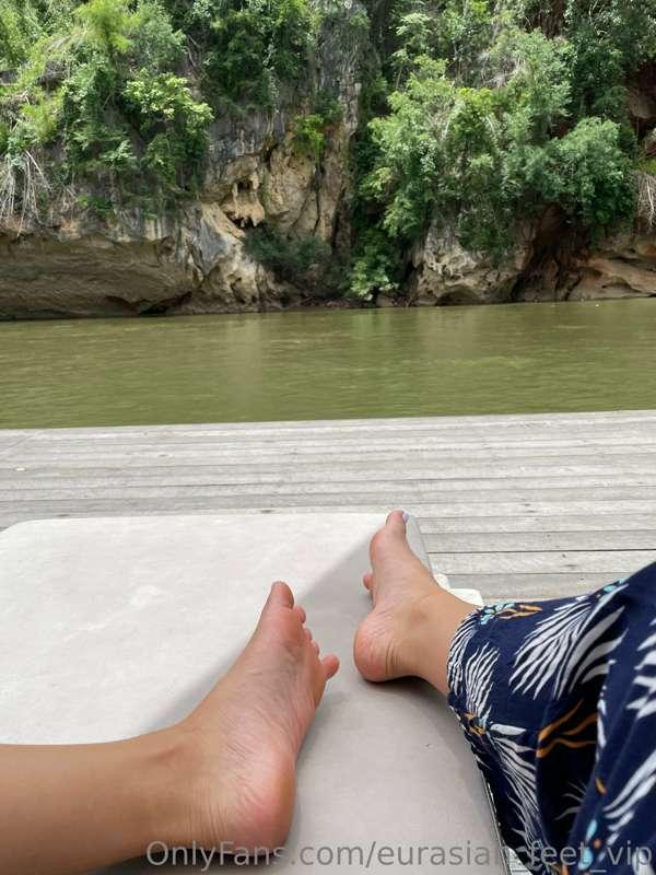 eurasian_feet_vip image #1