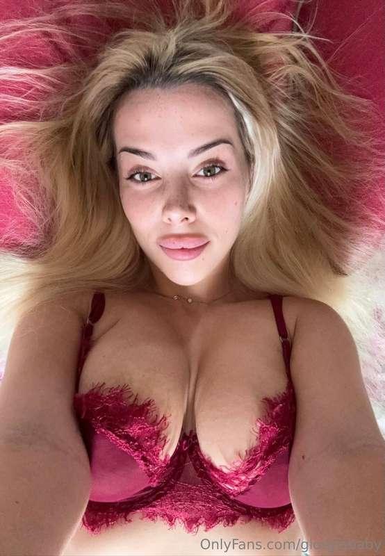 Forse è il caso di vedermi senza reggiseno 😈