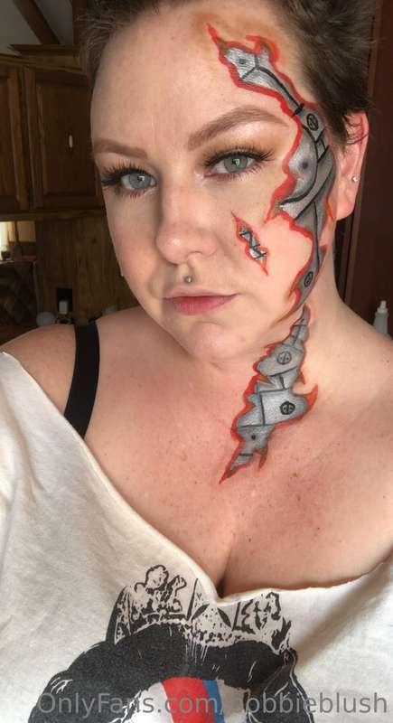 Behind the scenes of my new shoot! 🤖 🥧