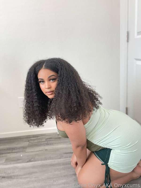 onyxcums image #1